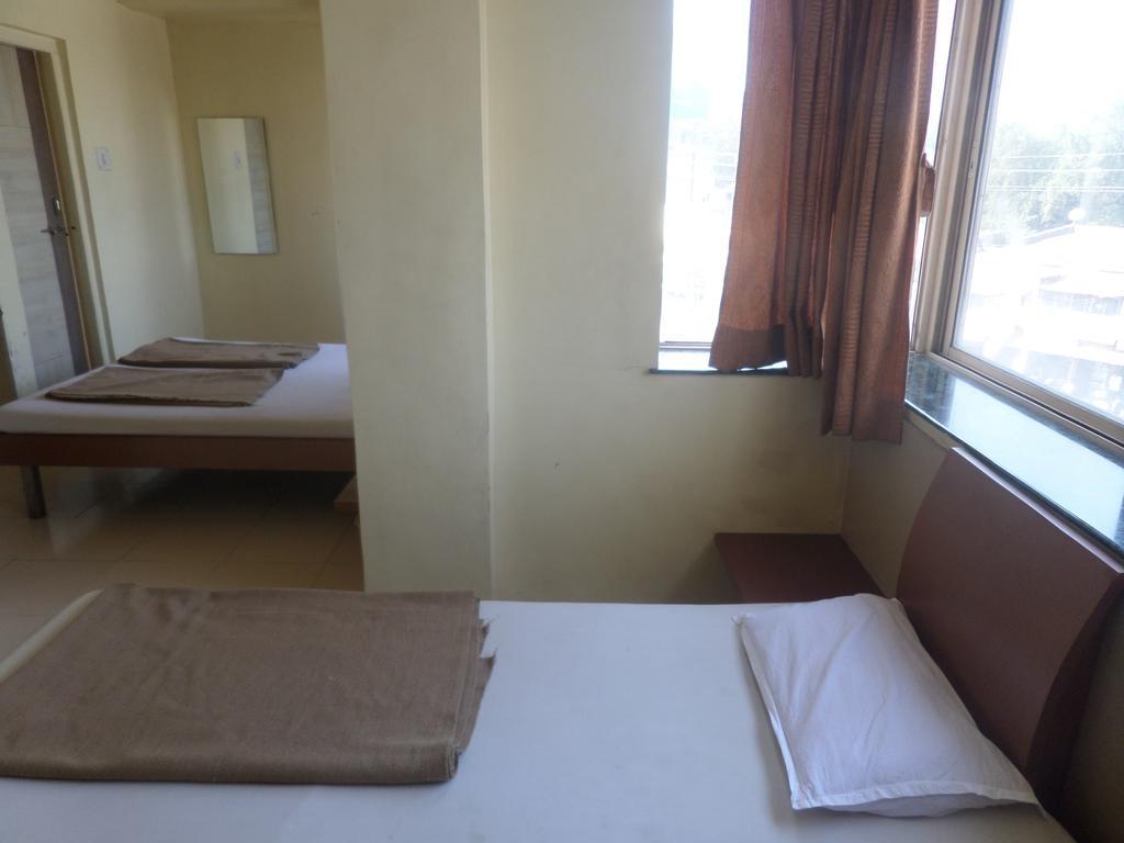 Hotel Sai Ratna Насик Экстерьер фото
